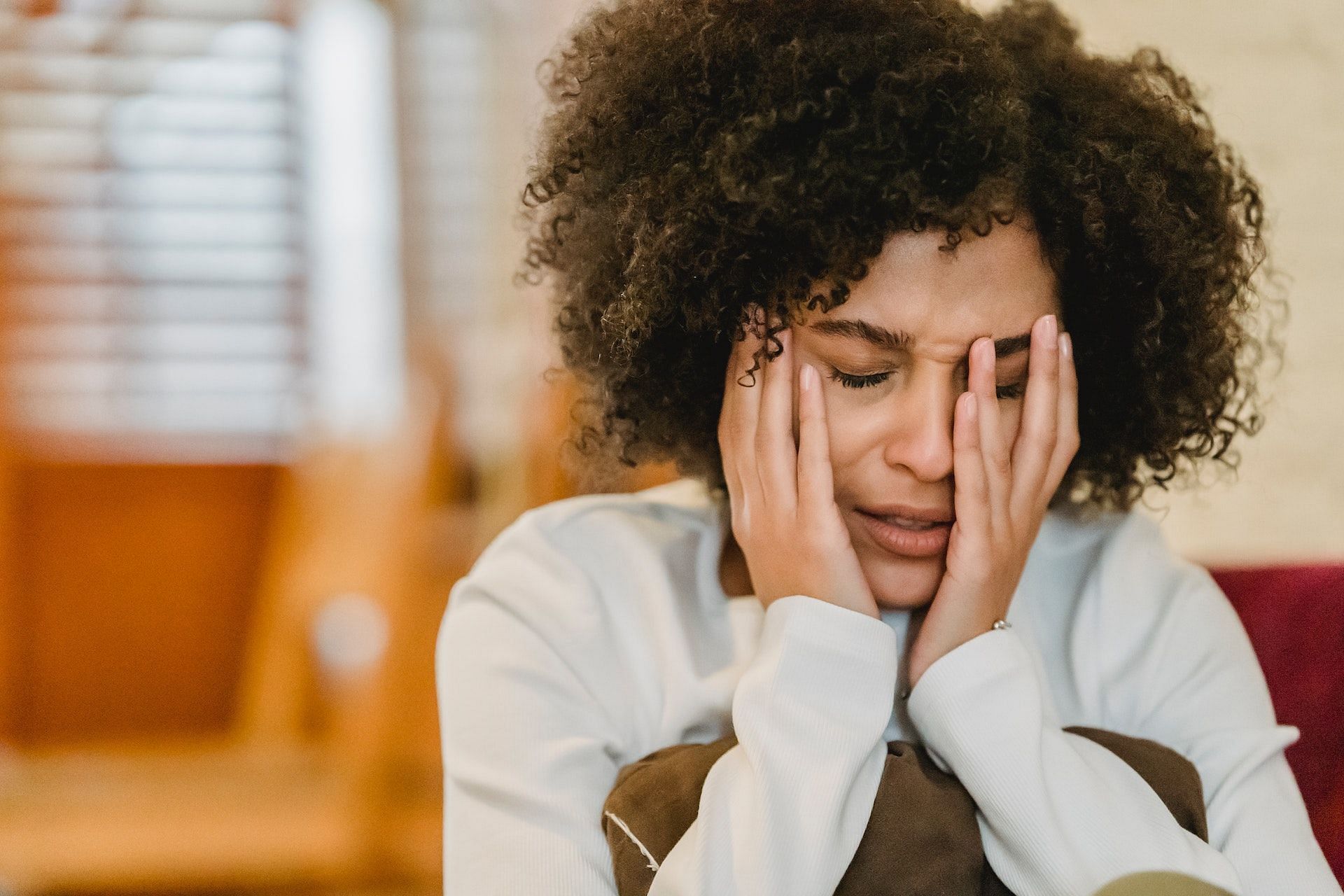 Not producing enough tears is also a very common cause of dry eyes. (Image via Pexels/Liza Summer)
